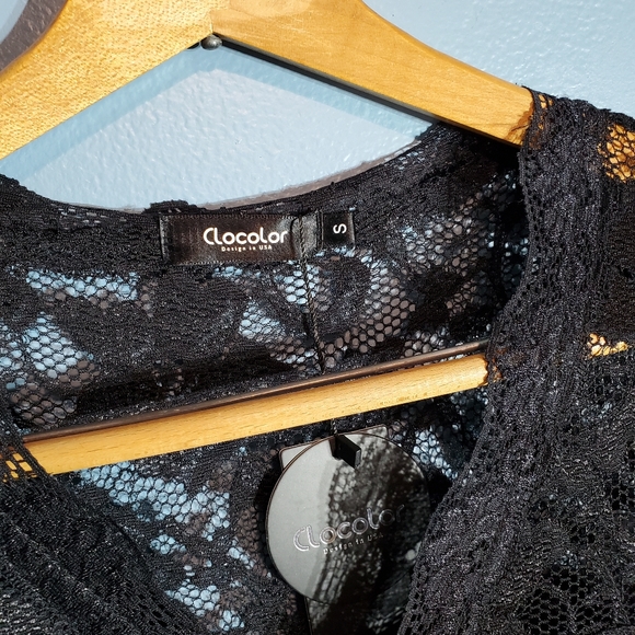 Black V-Neckline Lace Bodycon Cocktail Dress - Picture 4 of 13